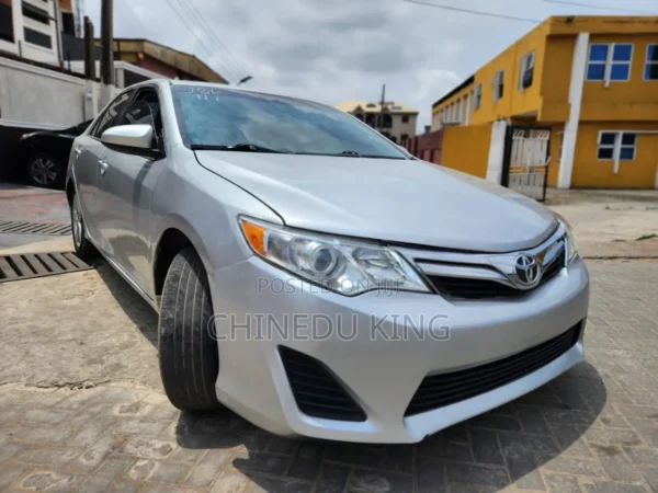 Toyota Camry 2012 Silver